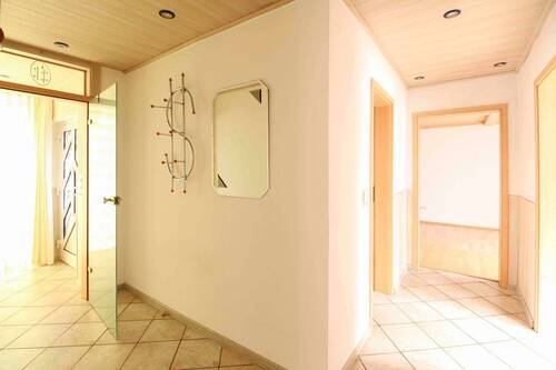 Flur - 7 Zimmer Einfamilienhaus zum Kaufen in Delligsen