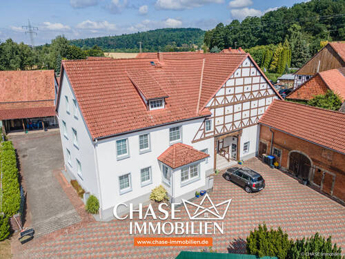 Außenansicht Seite - Historischer Resthof mit zwei Wohneinheiten, Scheune & Stallungen inmitten von Hameln, Afferde!