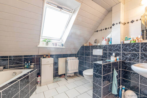 Badezimmer Dachgeschoss 2 - 