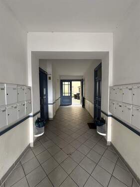 Hauseingang - 1 Zimmer Etagenwohnung in Berlin