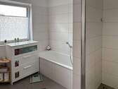 mit Wanne und Dusche - 