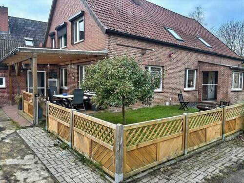 Seitenansicht mit Hintereingang - 1 Zimmer Einfamilienhaus zum Kaufen in Wustrow