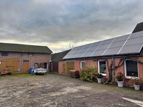 Blick auf die Nebengebäude - 