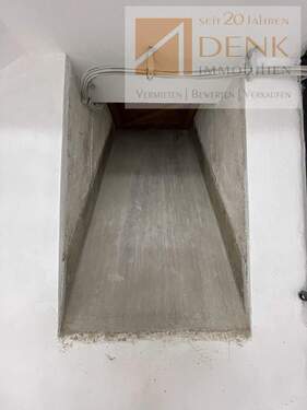 Abwurfschacht von EG. ins KG. - 