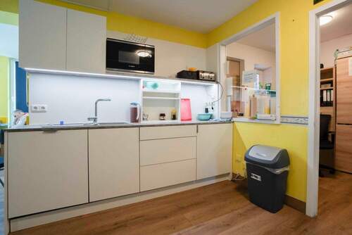 Mitarbeiter Küche & Büro - Mehrfamilienhaus, Wohnhaus in Augsburg zum Kaufen