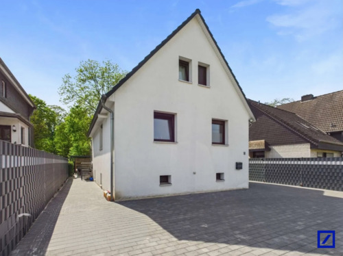 Parkplatz - 4 Zimmer Mehrfamilienhaus, Wohnhaus zum Kaufen in Bremen