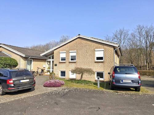Stellplatz vor dem Haus - Büro in Westerrönfeld zur Miete