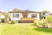 Hausansicht - Einfamilienhaus mit Zugang zum Badestrand in Karolinenhof