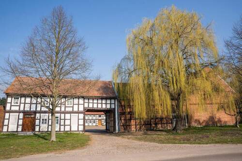 Altenteil mit Hofauffahrt - 9 Zimmer Bauernhaus, Landhaus zum Kaufen in Apenburg-Winterfeld