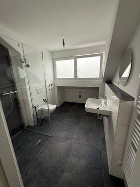 modernes u. barrierefreies Bad - 