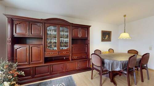 Wohn-/ Essbereich - 5 Zimmer Einfamilienhaus zum Kaufen in Frankfurt am Main