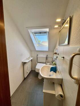 kleines Gäste-WC im Dachgeschoss - 
