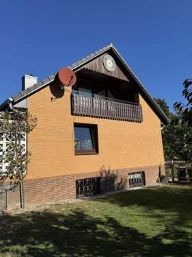 Giebelansicht, Balkon vom Dachgeschoss - 6 Zimmer Einfamilienhaus in Oetzen