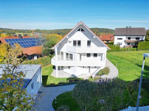 * - Exklusives Einfamilienhaus mit Einliegerwohnung in ruhiger und attraktiver Lage