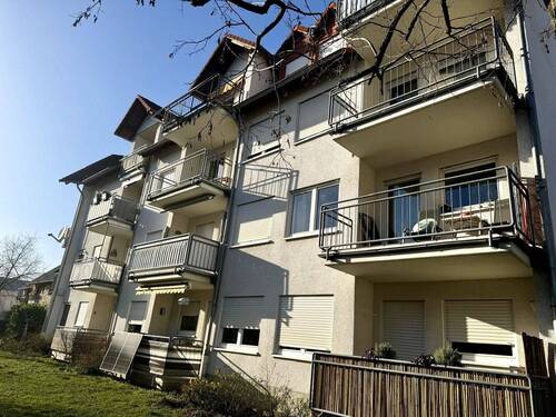 Außenansicht - Lichtdurchflutete 2 ZKB mit Loggia und PKW-Stellplätzen !