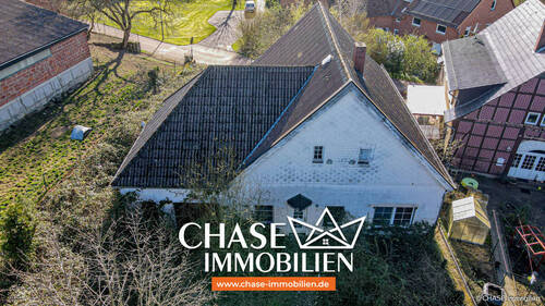 Luftansicht - Fassade 1 - TOP-Chance! - Kernsanierungsbedürftiges Ein-Mehrfamilienhaus in Auetal mit Kostenvoranschlag