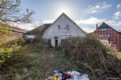 Fassade - Vordereingang - 8 Zimmer Mehrfamilienhaus, Wohnhaus zum Kaufen in Auetal / Antendorf