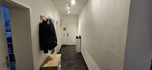 Diele Sicht zur Eingangstür - 3 Zimmer Etagenwohnung zum Kaufen in Dortmund