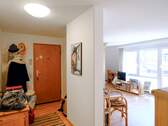 großzügiger Eingangsbereich - Etagenwohnung mit 70,00 m² in Freiburg zum Kaufen