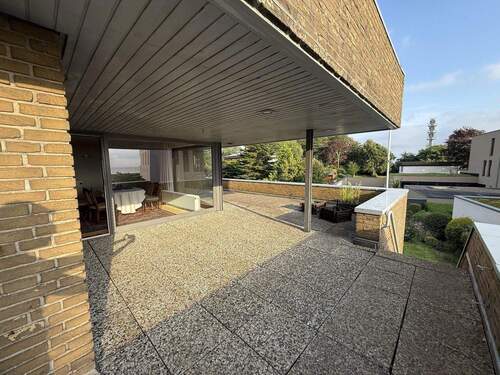 Terrasse mit Gartentreppe - 