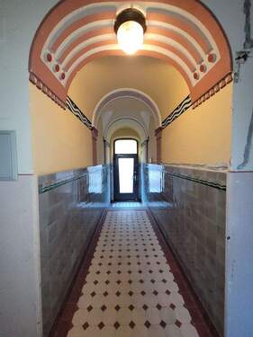 Historischer Hauseingang - Etagenwohnung mit 58,10 m² in Nürnberg zur Miete