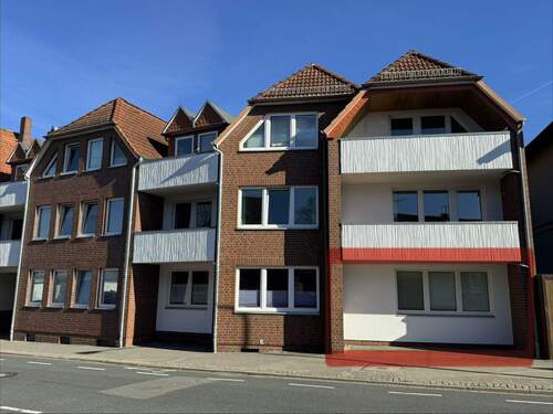 Straßenansicht zur Wohnung im Erdgeschoss rechts - Eigentumswohnung in zentraler Lage von Uelzen
