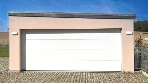 Massive Doppelgarage mit Lagerraum - 