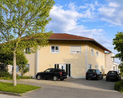 Hausansicht mit Stellplätzen.png - Halle zum Kaufen in Nürnberg