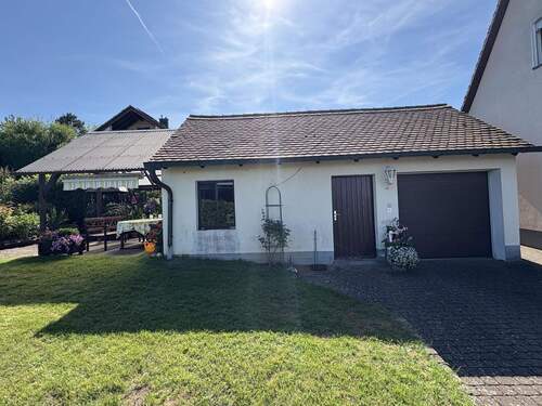 Freisitz und Schuppen mit Garage - 