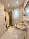 Bad mit Dusche im Erdgeschoss - 