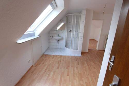 2 OG_Ankleide/Dusche_www.villingen.immobilien - 