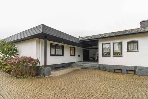 Eingangsbereich - Wohlfühloase: Zuhause in schöner, ruhiger Lage in Monschau - 2 Bungalows und Einliegerwohnung