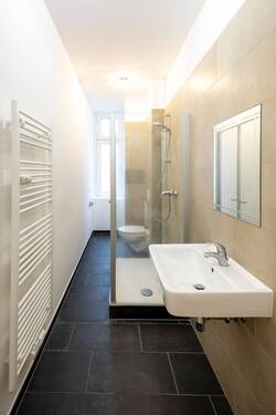 Badezimmer - Etagenwohnung mit 71,90 m&sup2; in Berlin zum Kaufen