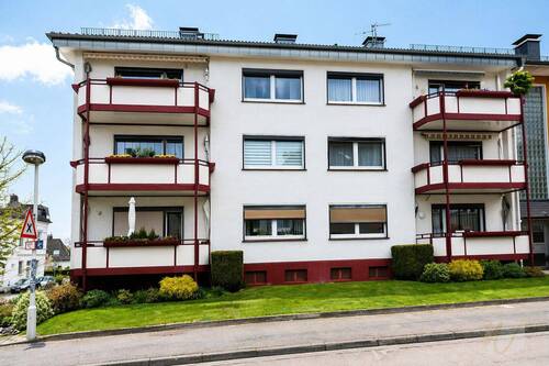Hausansicht - 3 Zimmer Etagenwohnung in Solingen