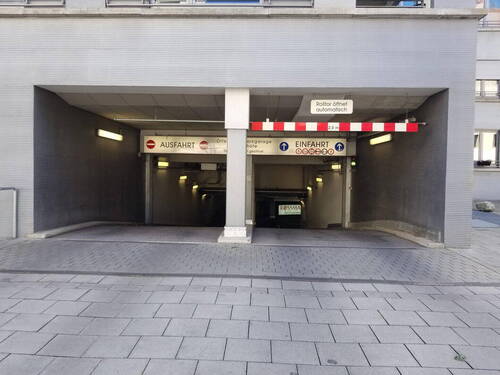 Zufahrt - Garage, Stellplatz in München