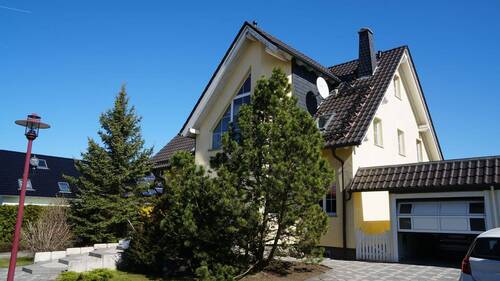 Straßenansicht - 6 Zimmer Mehrfamilienhaus, Wohnhaus in Sömmerda