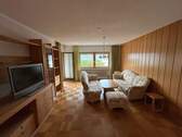 Wohnzimmer - 3 Zimmer Etagenwohnung zum Kaufen in Buckenhof