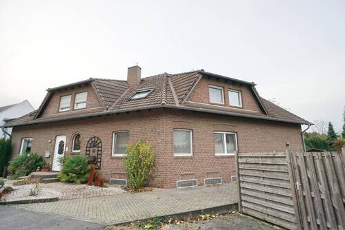 Wesel-Büderich: große DG-Wohnung - Wesel-Büderich: Große Dachgeschosswohnung im Zweifamilienhaus