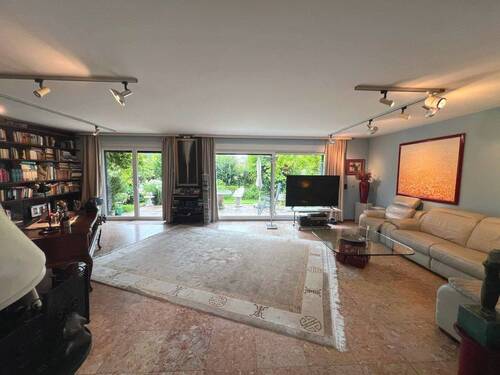 Großer Wohnbereich - 4 Zimmer Doppelhaushälfte in Hamburg