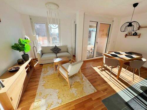 möbliertes Wohnzimmer - 