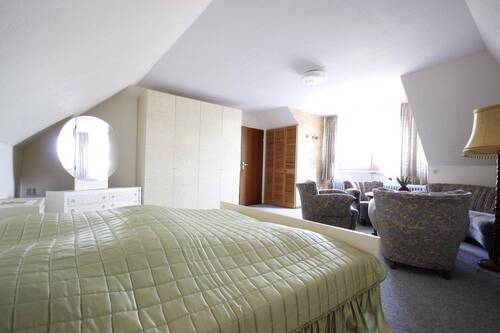 Schlafzimmer 3v3 - DG - 