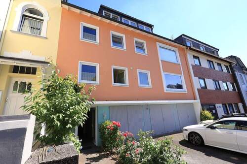 Haus links - 3 Zimmer Etagenwohnung in Solingen