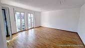02 (1) Wohnzimmer.jpg - 5 Zimmer Etagenwohnung zum Kaufen in Nürnberg
