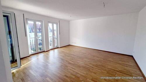02 (1) Wohnzimmer.jpg - 5 Zimmer Etagenwohnung zum Kaufen in Nürnberg