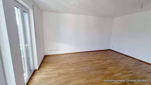 02 (2) Wohnzimmer.jpg - 5 Zimmer Etagenwohnung in Nürnberg