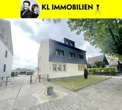 Straßenansicht - Gemütliche Dachgeschosswohnung in einem Dreifamilienhaus.