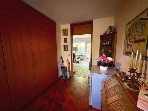 Diele Richtung Wohnen EG - 7 Zimmer Mehrfamilienhaus, Wohnhaus zum Kaufen in Erlangen