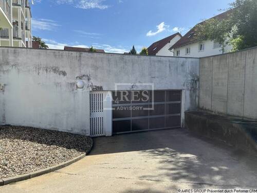 Tiefgaragenzufahrt - 