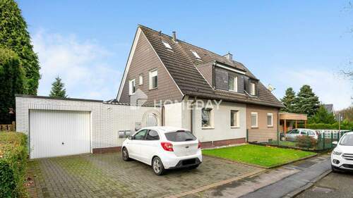 Außenansicht 1 - Charmante Doppelhaushälfte mit großem Grundstück und modernem Wohnkomfort