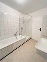 Dusche und Badewanne - 